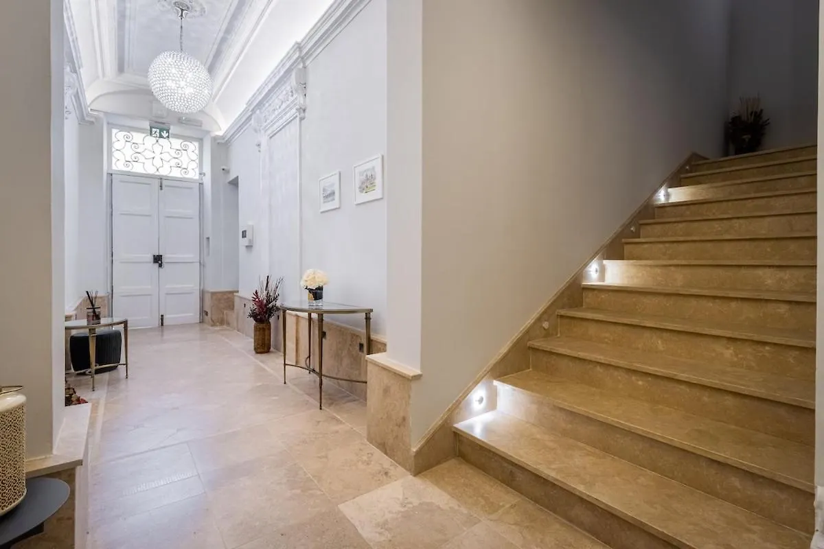 Old Theatre Suites - Maddalena Valletta Apartment